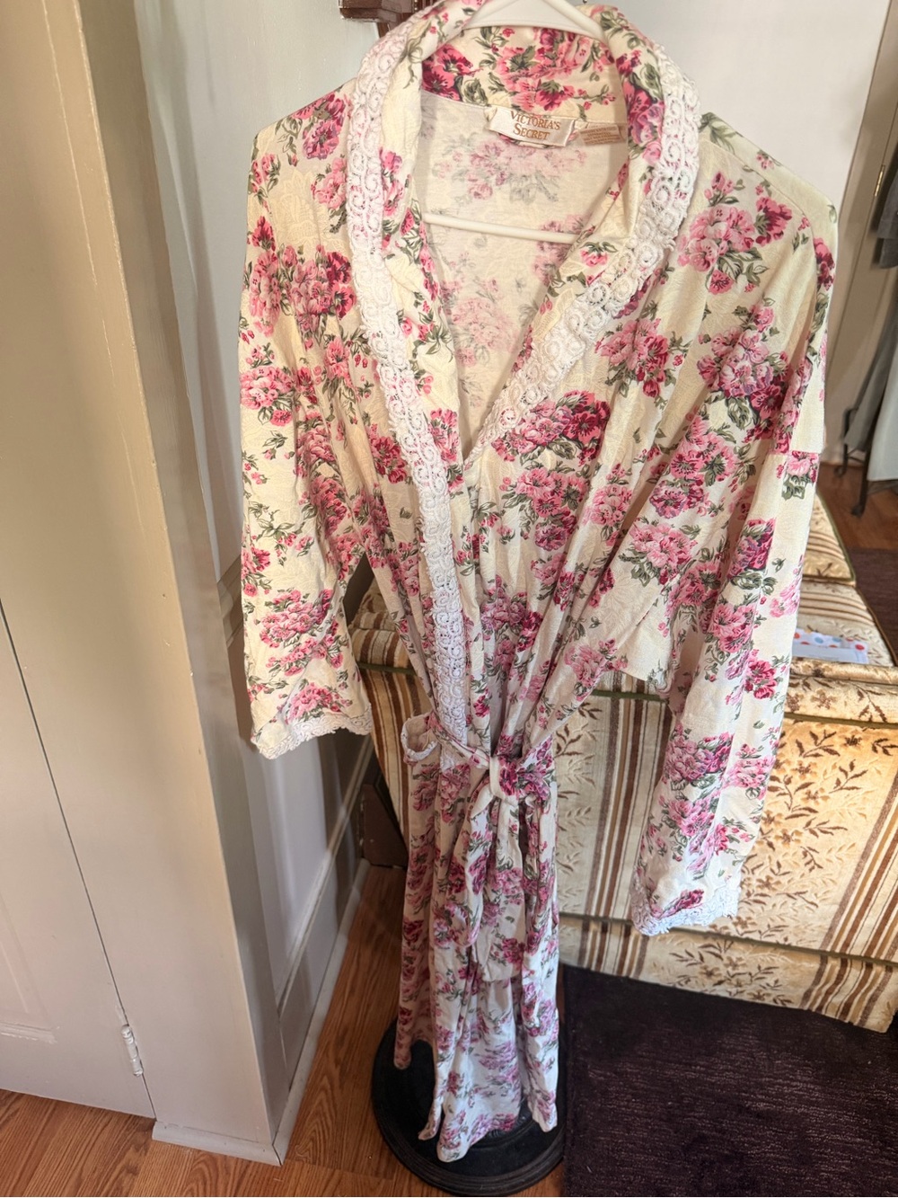 VTG 80s Victoria’s Secret Gold Label Floral Cotton Robe Sz. M-L Cream & Pink